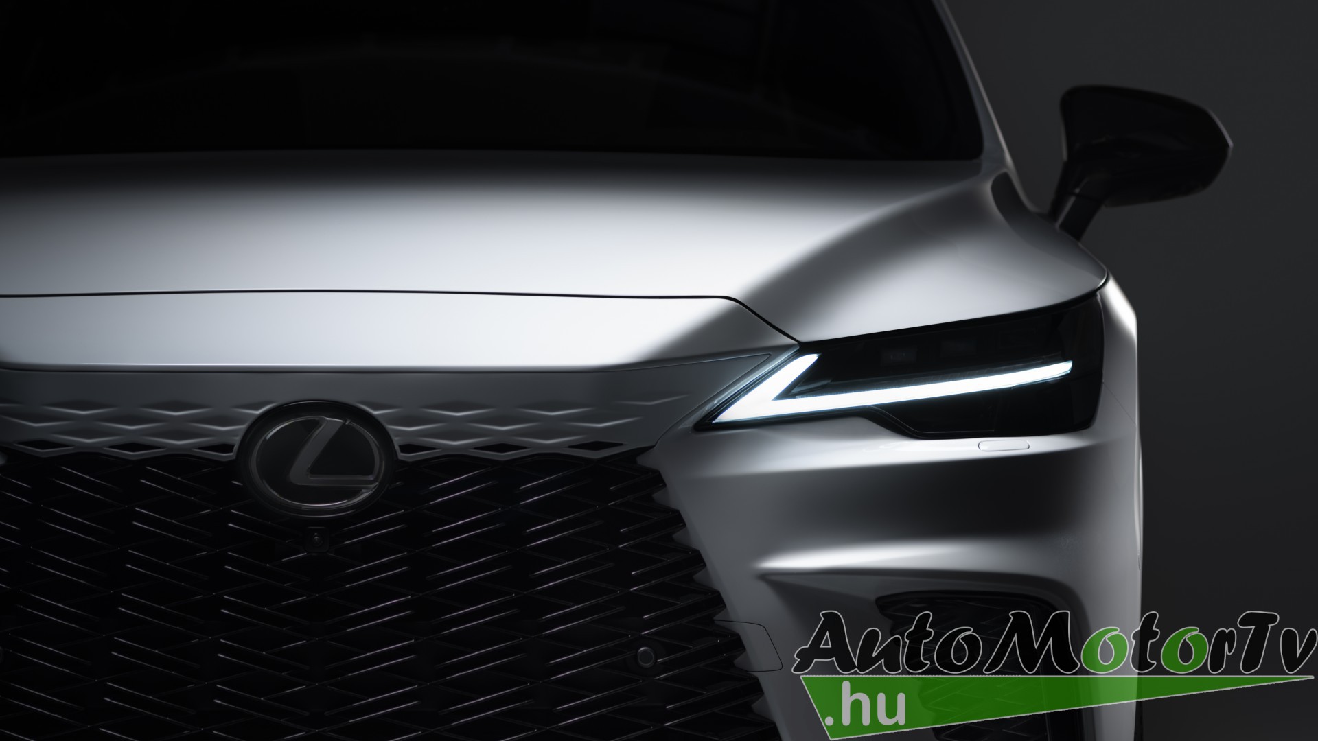 Egészpályás letámadásra készül a Lexus: jön a vadonatúj Lexus RX