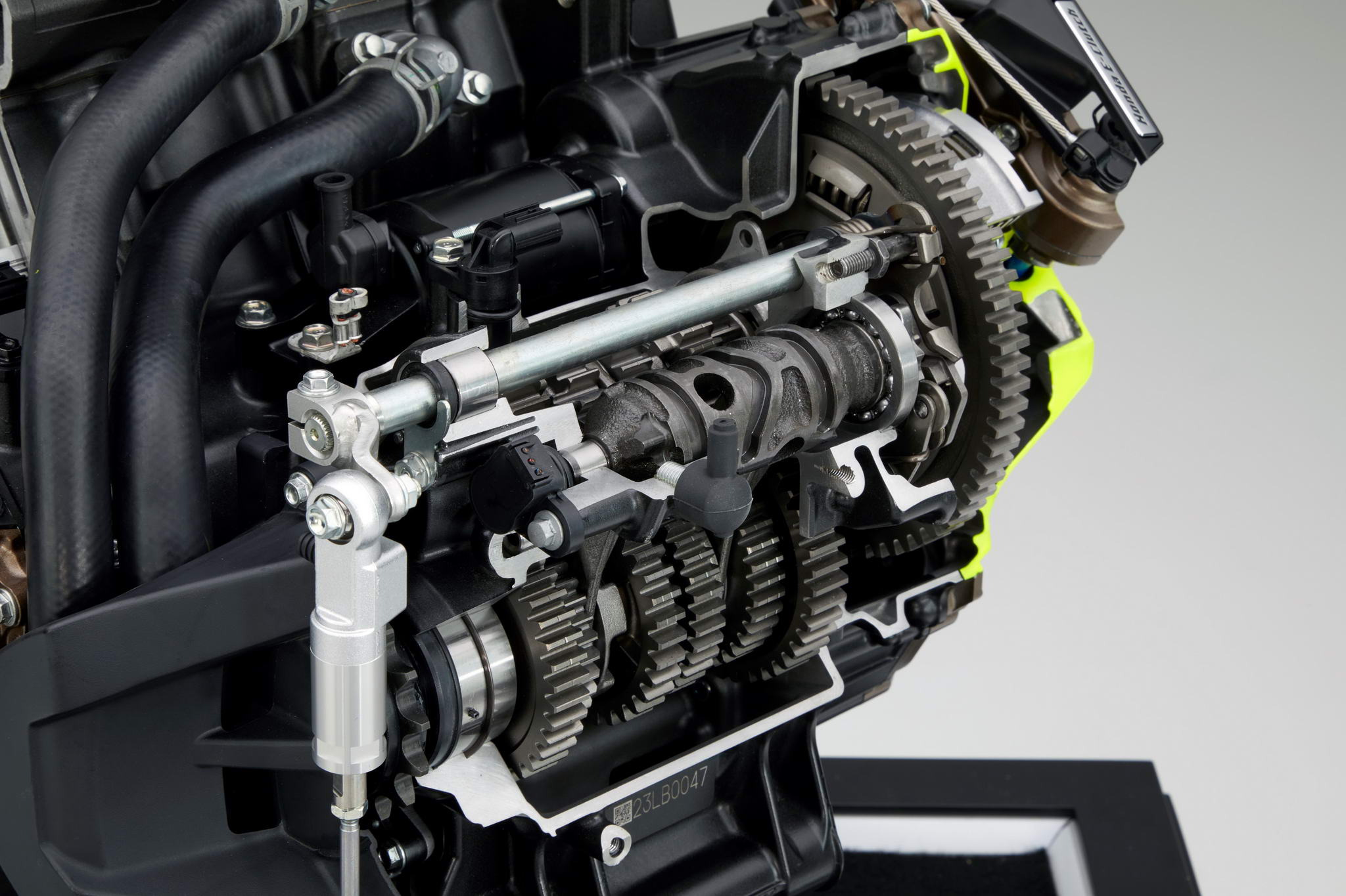 Világelső: a Honda innovatív automata tengelykapcsoló-rendszert épített, „Honda E-Clutch”