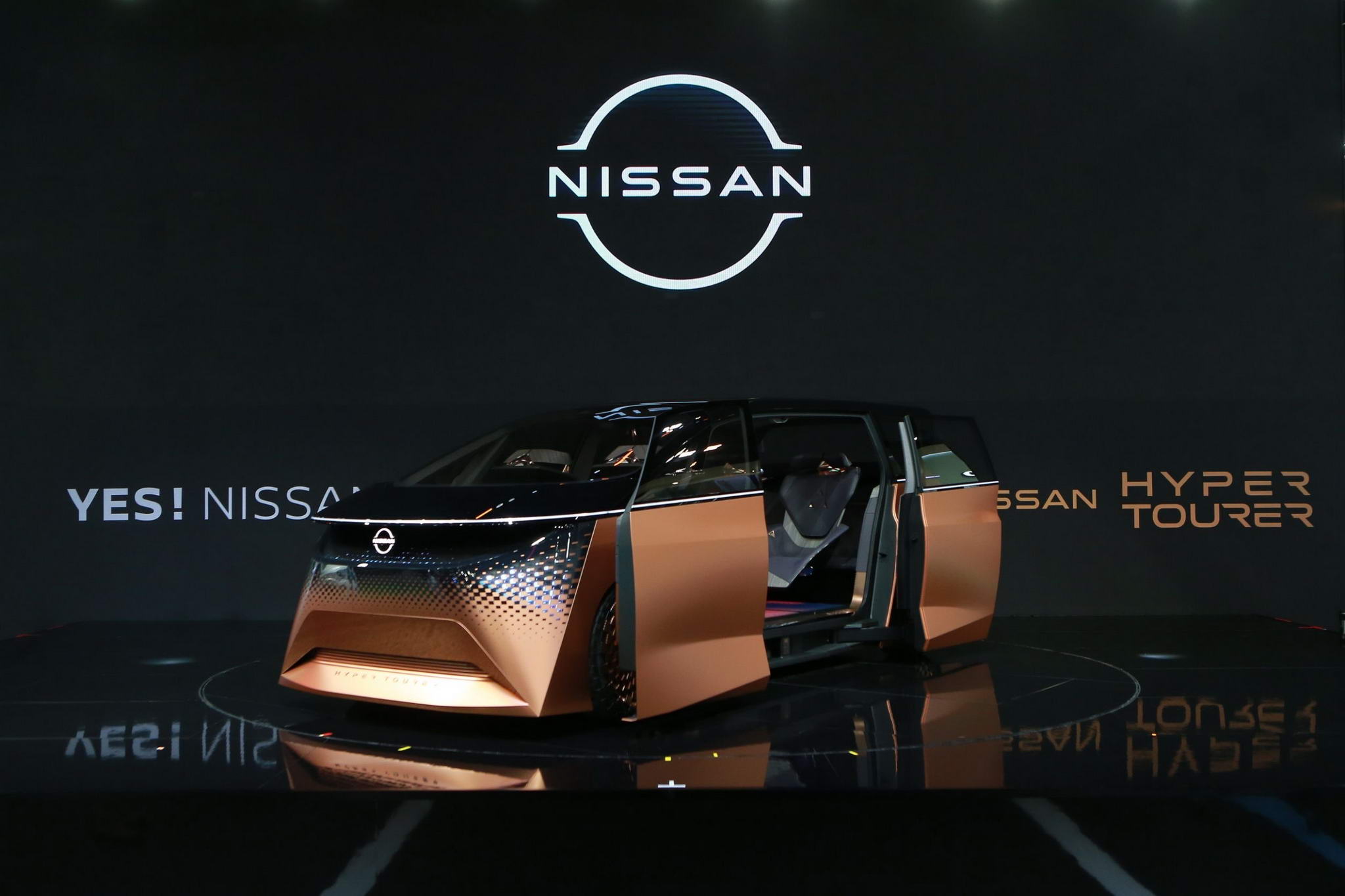 A Nissan a Japán premier után itt mutatja be a nemzetközi sajtó számára az új Hyper Tourer koncepciót
