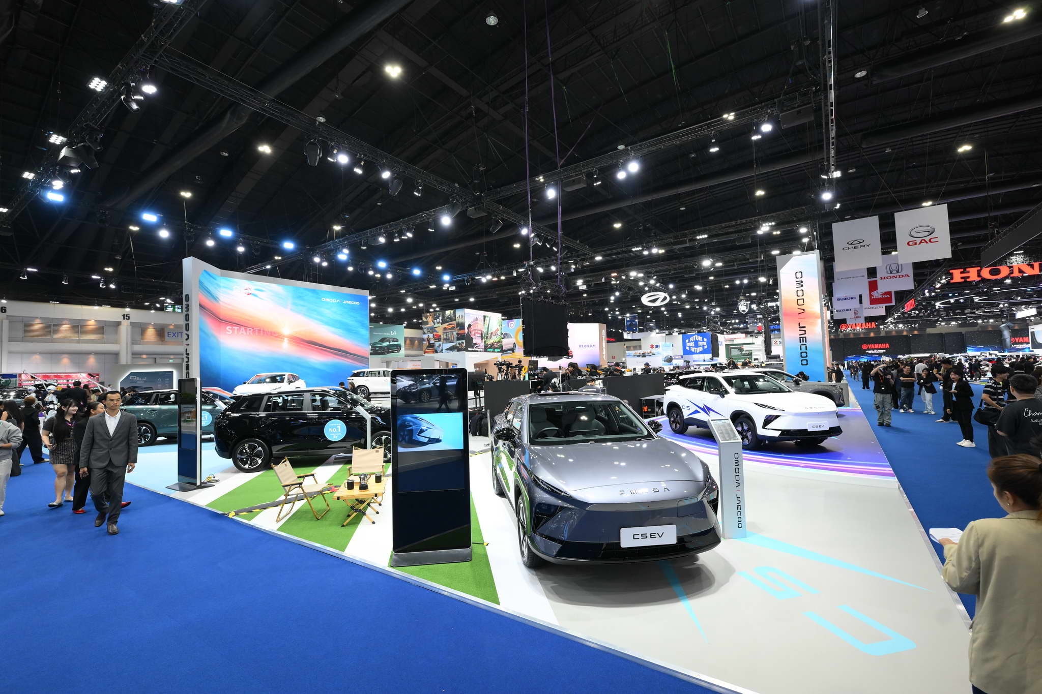 Az OMODA és a JAECOO változatos elektromos jármű innovációkat mutat be a 2026-os Autószalonon! Az új OMODA C5 EV-vel és az intelligens innovációkkal, amelyek minden fenntartható vezetési igényt kielégítenek, élen járnak.